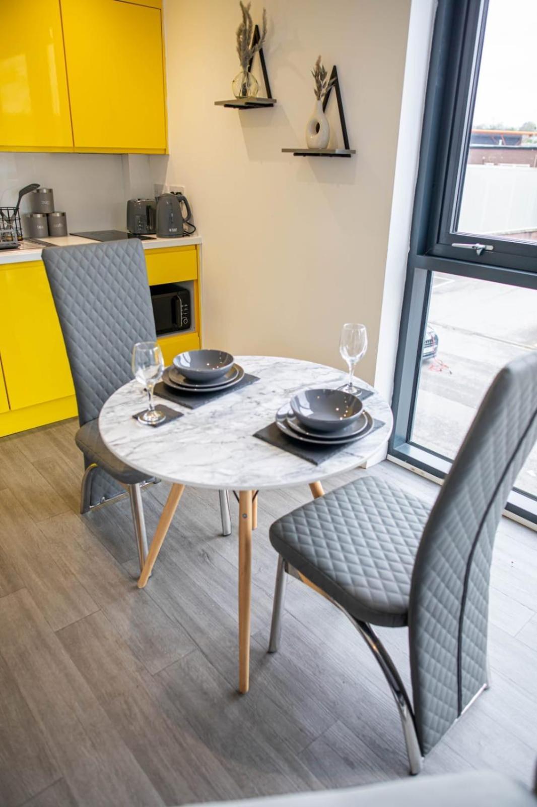 Excellent Studio Balcony Apartment In Шефилд Екстериор снимка